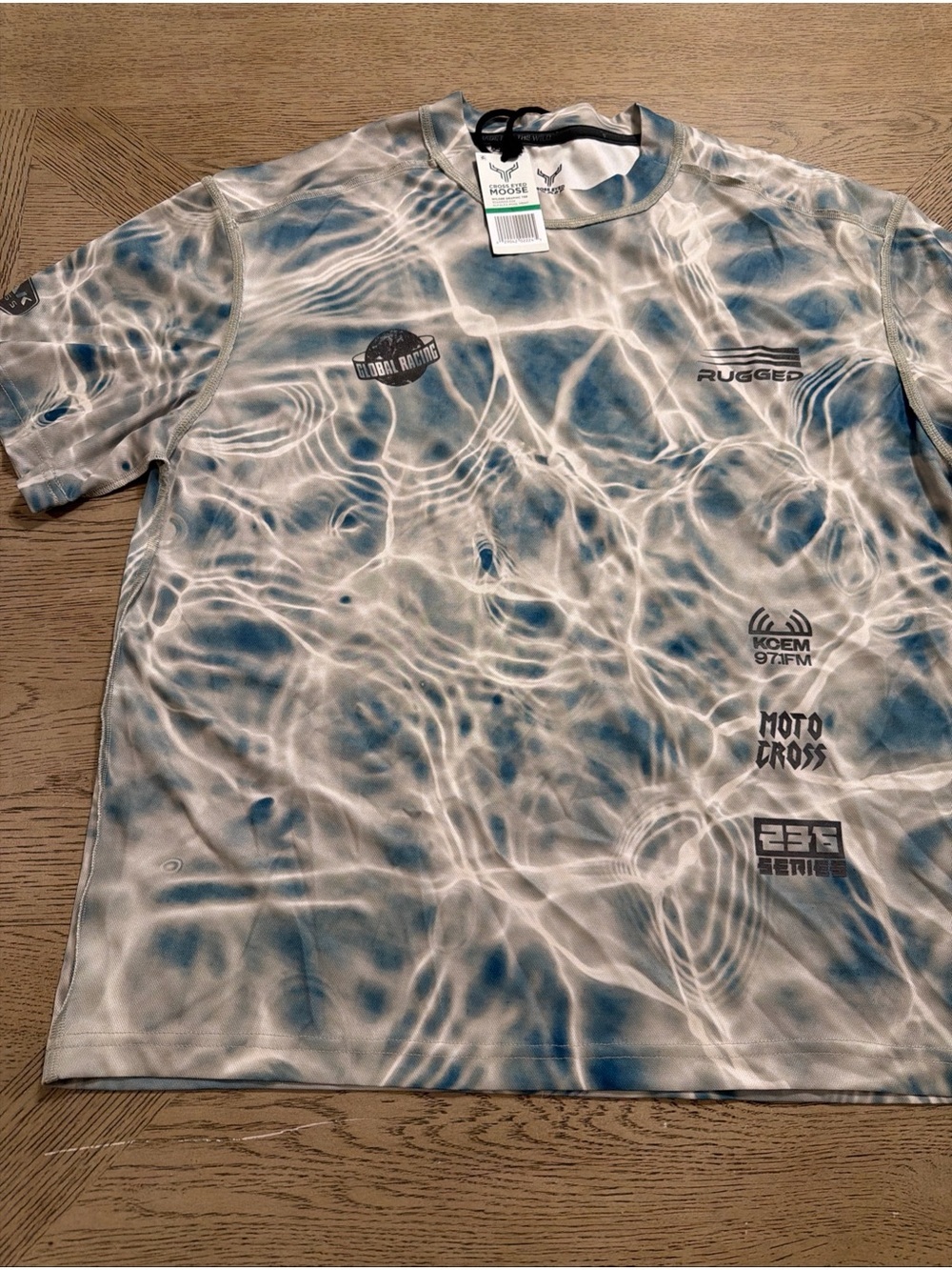 Cross Eyed Moose Shirt Men’s Sz L Oversized Graphic Tee Wilder Quick Dri NEW